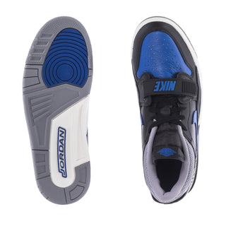 Visible Air-Sole unit in the heel enhances cushioning